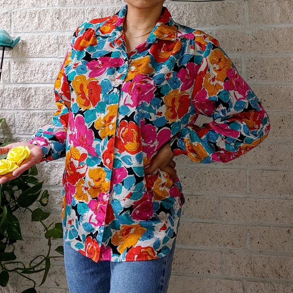 Retro Button-Up Blouse - Picture 2 of 3